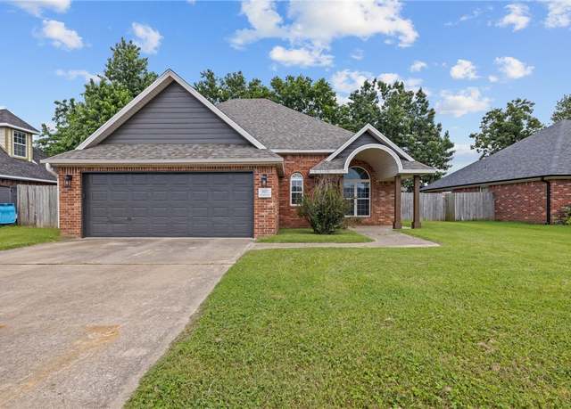 Property at 507 College Pl, Bentonville, AR 72712, 4 beds, 2.5 baths