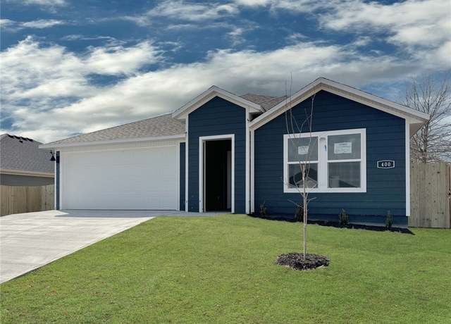 Property at 440 Raegan St, Prairie Grove, AR 72753, 4 beds, 2 baths