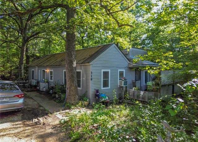 Property at 319 W 22nd St, Fayetteville, AR 72701, 2 beds, 1 bath