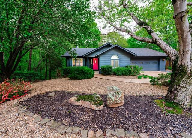 Property at 4 Yarmouth Dr, Bella Vista, AR 72715, 3 beds, 2 baths
