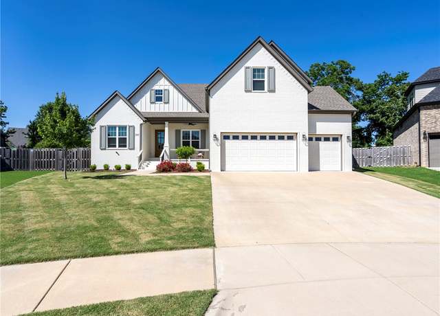 Property at 900 SW Clarendon Ave, Bentonville, AR 72713, 4 beds, 3.5 baths