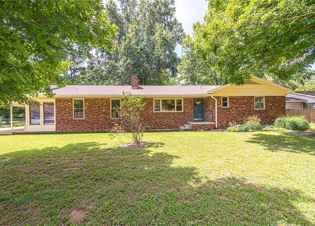 Property at 1501 E Stubblefield Rd, Fayetteville, AR 72703, 3 beds, 3 baths