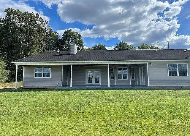 Property at 1526 W Hwy 64, Ozark, AR 72949, 4 beds, 2.5 baths