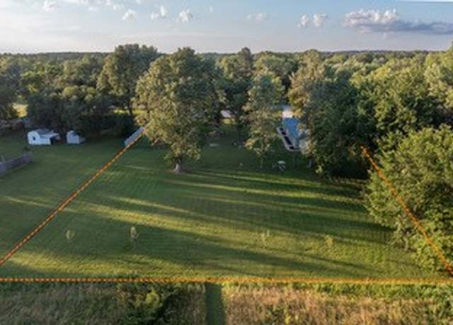 Property at 1101 Main St, Gentry, AR 72734, 3 beds, 2 baths
