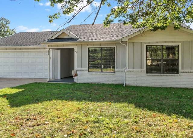 Property at 327 Township Dr, Centerton, AR 72719, 3 beds, 2 baths