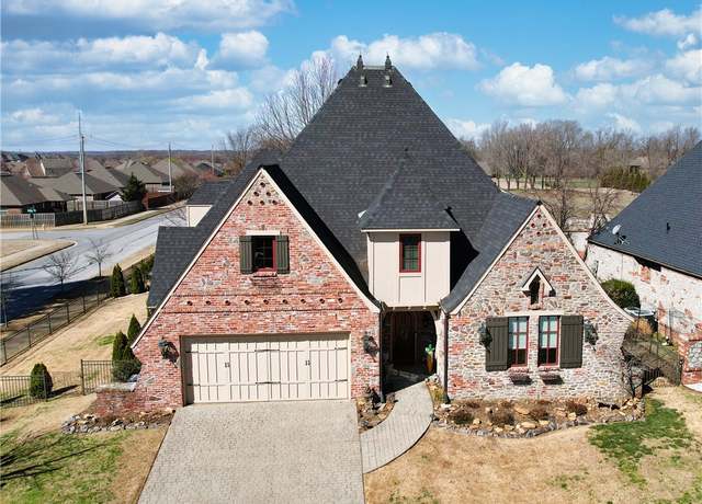 Property at 310 SW Chablis St, Bentonville, AR 72712, 4 beds, 3.5 baths