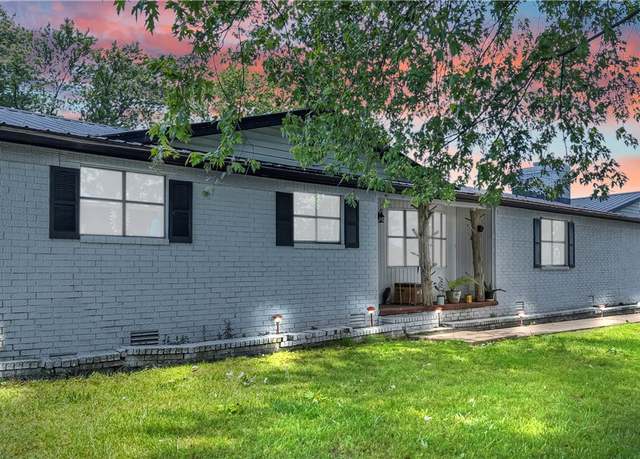Property at 906 Holt Rd, Lincoln, AR 72744, 3 beds, 2 baths