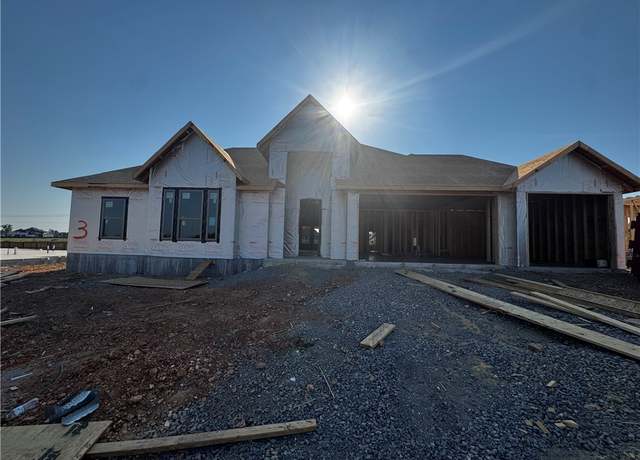 Property at 1210 Fierce Ln, Centerton, AR 72719, 5 beds, 3.5 baths