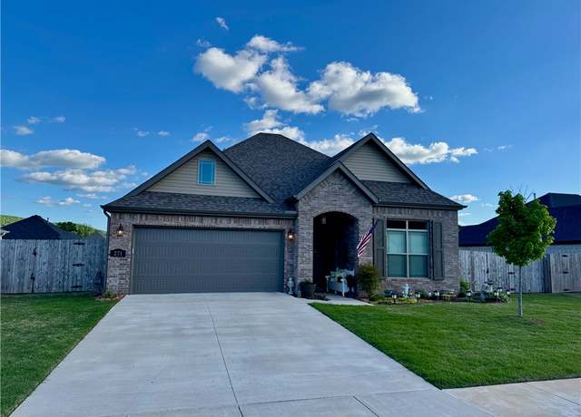 Property at 271 New York Ave, Farmington, AR 72730, 3 beds, 2 baths