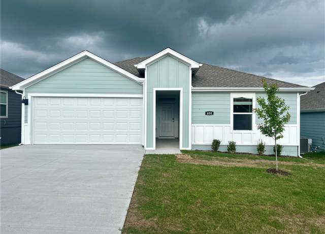 Property at 450 Raegan St, Prairie Grove, AR 72753, 3 beds, 2 baths