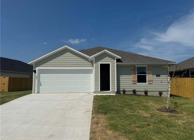 Property at 450 Raegan St, Prairie Grove, AR 72753, 3 beds, 2 baths