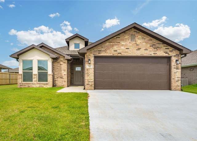 Property at 737 Lewis St, Pea Ridge, AR 72751, 3 beds, 2 baths