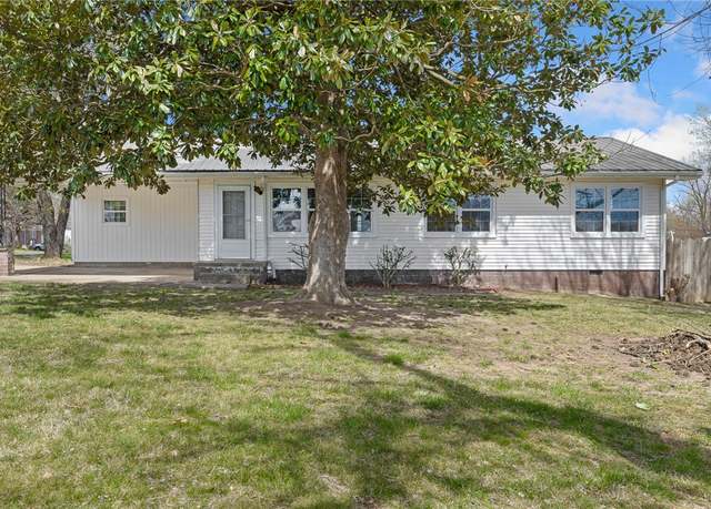 Property at 197 Creekview Rd, Harrison, AR 72601, 3 beds, 1.5 baths
