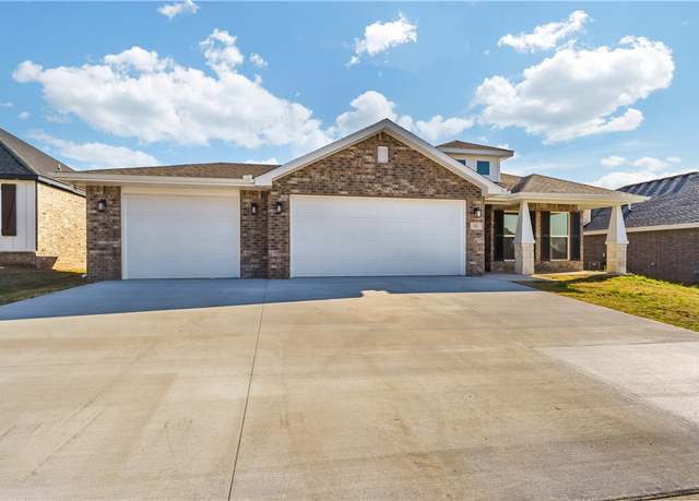 Property at 171 N Magazine St, Prairie Grove, AR 72753, 3 beds, 2 baths