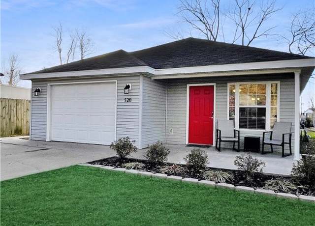 Property at 520 SE D St, Bentonville, AR 72712, 3 beds, 2 baths