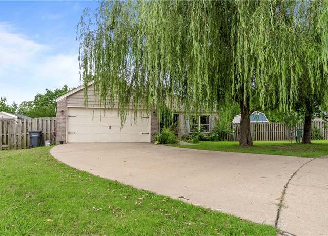 Property at 2302 12th Pl, Rogers, AR 72758, 3 beds, 2 baths