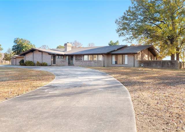 Property at 305 Irving St, Gravette, AR 72736, 5 beds, 7 baths