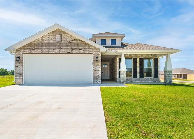 Property at 1801 Edwards St, Pea Ridge, AR 72751, 3 beds, 2 baths