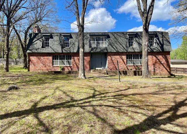 Property at 1107 N Summersby Dr, Fayetteville, AR 72701, 2 beds, 2.5 baths