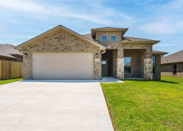 Property at 1721 Edwards St, Pea Ridge, AR 72751, 3 beds, 2 baths