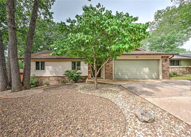 Property at 22 Knighton Dr, Bella Vista, AR 72715, 3 beds, 2 baths