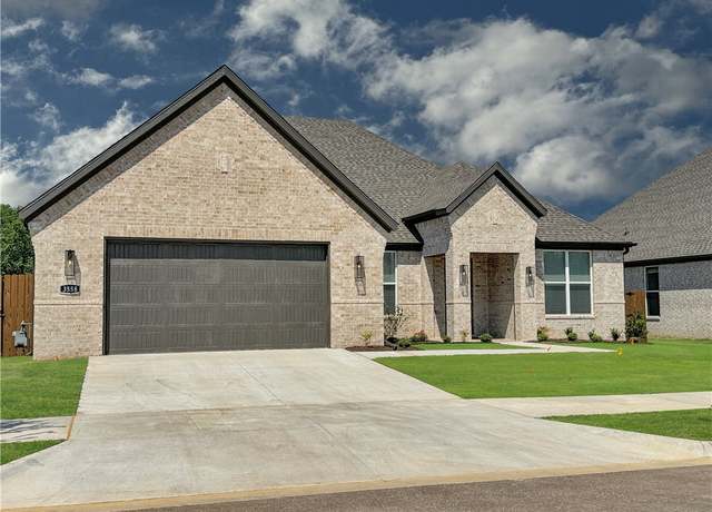 Property at 4970 N Delta Ave, Fayetteville, AR 72764, 4 beds, 3 baths