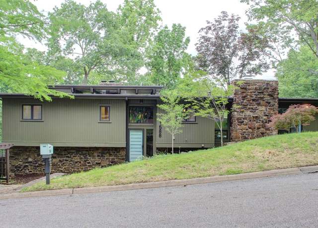 Property at 1588 N Tanglebriar Ln, Fayetteville, AR 72701, 4 beds, 2.5 baths