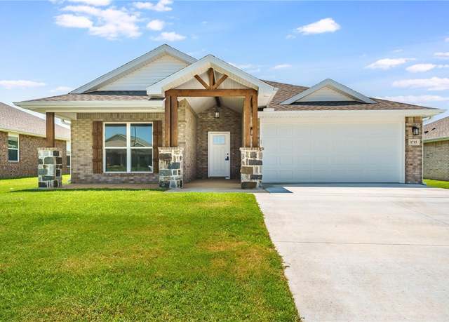Property at 1715 Edwards St, Pea Ridge, AR 72751, 3 beds, 2 baths