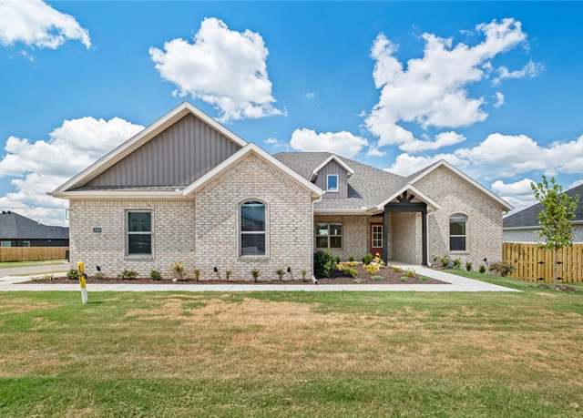 Property at 2201 Salmon St, Pea Ridge, AR 72751, 4 beds, 2.5 baths