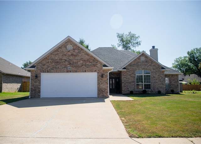 Property at 705 Drake St, Bentonville, AR 72712, 4 beds, 2 baths