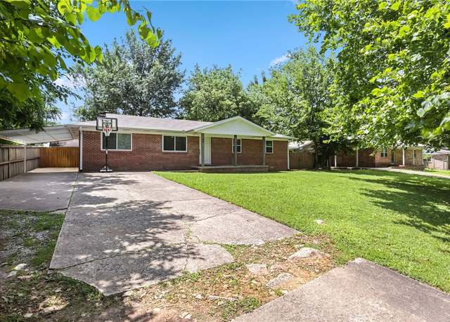 Property at 49 Valley Dr, Farmington, AR 72730, 3 beds, 2 baths