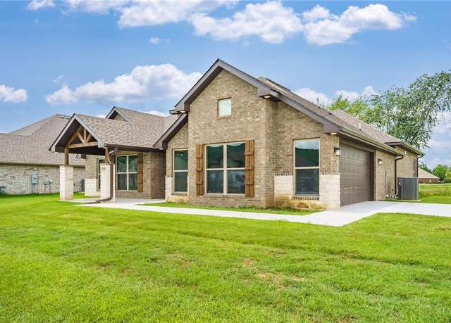 Property at 2323 Overlook Way, Farmington, AR 72730, 4 beds, 3 baths