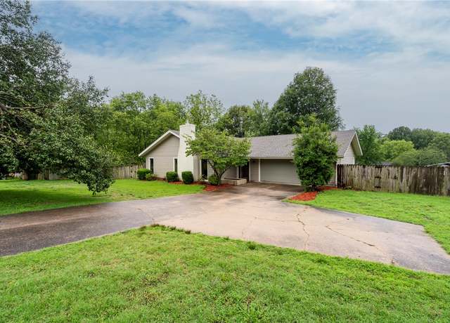 Property at 2176 Orchard Hill Rd, Siloam Springs, AR 72761, 3 beds, 2 baths