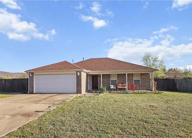 Property at 43 Spokane St, Farmington, AR 72730, 3 beds, 2 baths