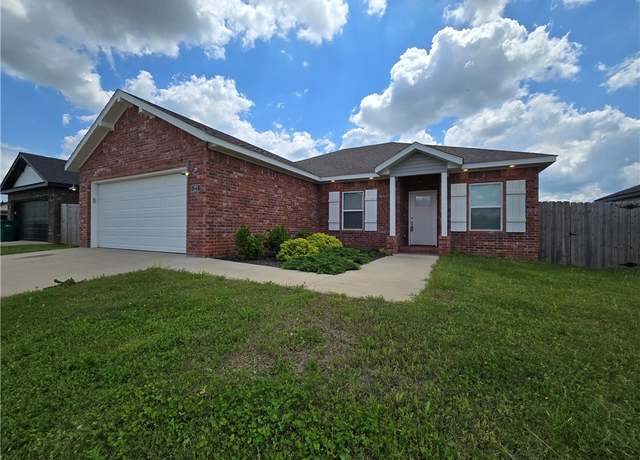 Property at 211 Grove Ln, Centerton, AR 72719, 3 beds, 2 baths