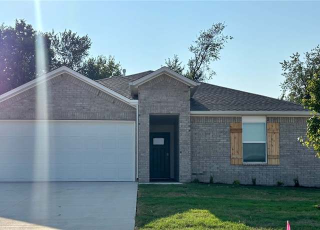 Property at 579 Arizona St, Fayetteville, AR 72730, 3 beds, 2 baths