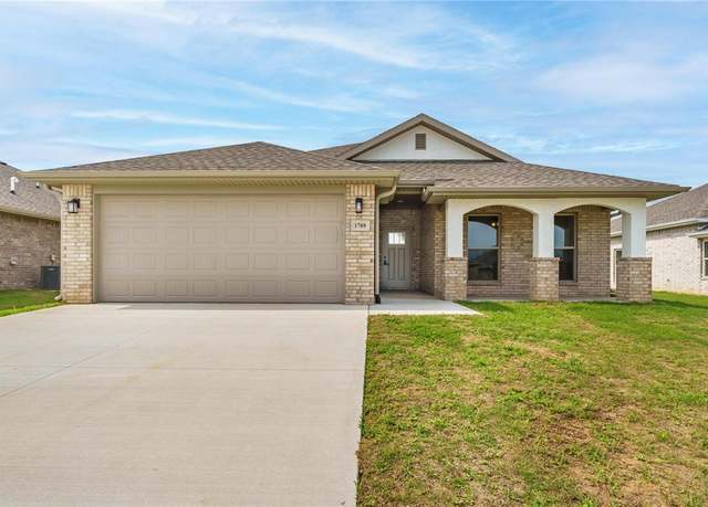 Property at 1709 Edwards St, Pea Ridge, AR 72751, 3 beds, 2 baths