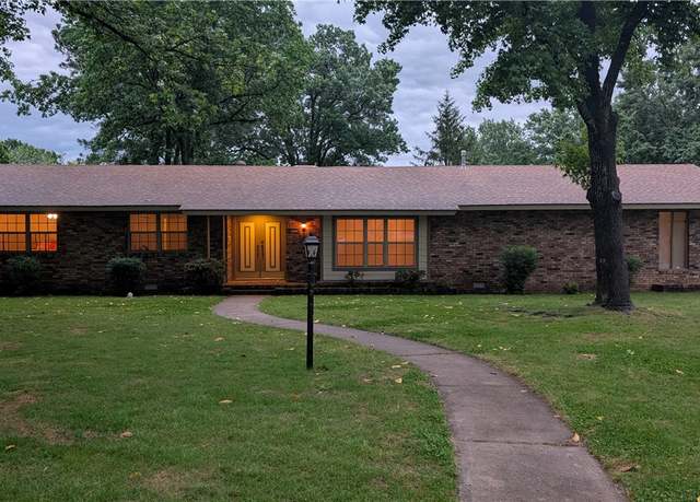 Property at 2758 N Centerwood Rd, Fayetteville, AR 72703, 3 beds, 2 baths