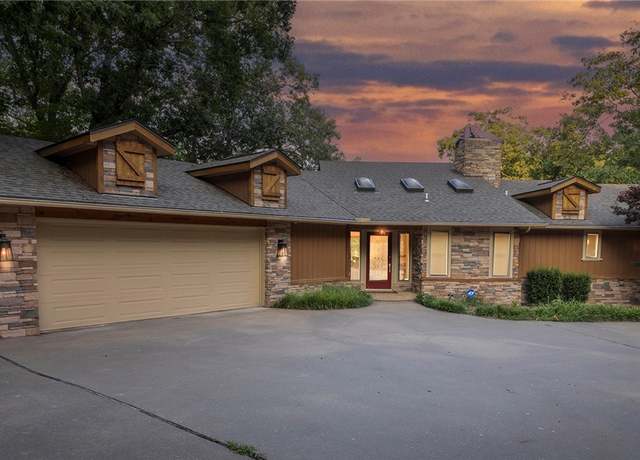 Property at 12 Talana Ln, Bella Vista, AR 72715, 3 beds, 2.5 baths