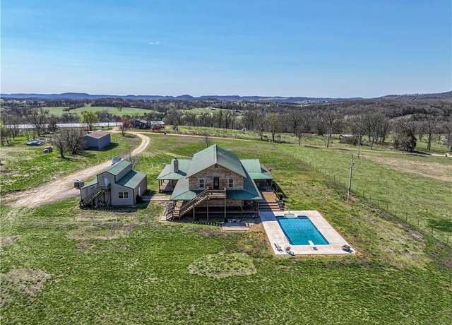 Property at 1204 County Road 215, Berryville, AR 72616, 6 beds, 3.5 baths
