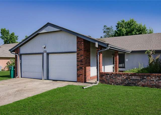 Property at 1004 W Linden St, Rogers, AR 72756, 2 beds, 2 baths