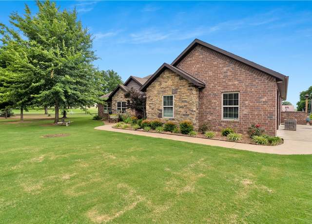 Property at 460 Viney Grove Rd, Prairie Grove, AR 72753, 3 beds, 2 baths