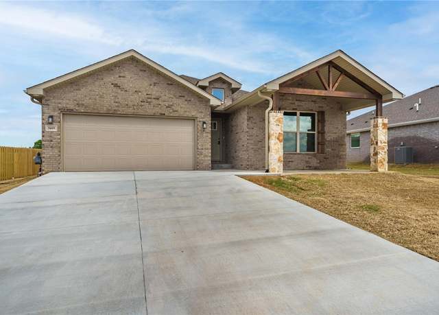 Property at 3609 N J.r. Martin Dr, Siloam Springs, AR 72761, 4 beds, 2 baths