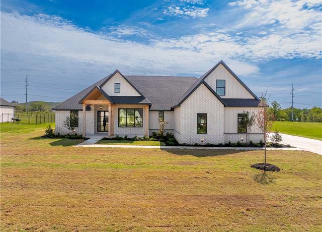 Property at 927 Noah St, Fayetteville, AR 72703, 3 beds, 3.5 baths