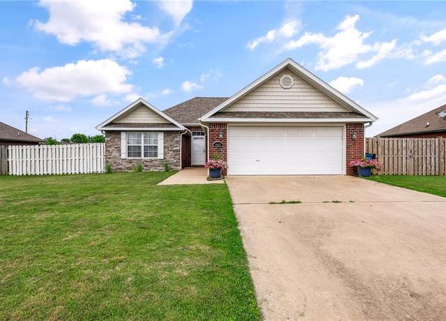 Property at 1643 Charles St, Pea Ridge, AR 72751, 4 beds, 2 baths