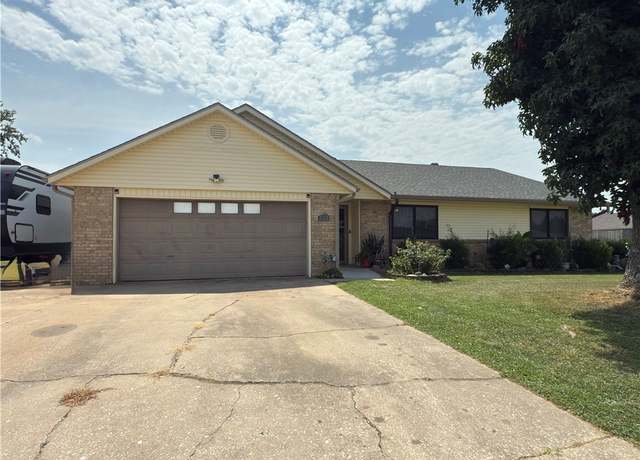 Property at 2512 W Beau Dr, Rogers, AR 72758, 3 beds, 2 baths