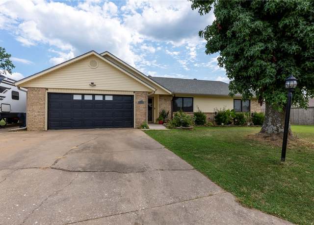Property at 2512 W Beau Dr, Rogers, AR 72758, 3 beds, 2 baths