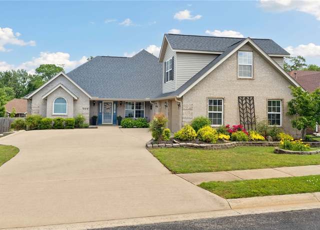 Property at 705 SW Maidstone Ave, Bentonville, AR 72712, 4 beds, 2 baths