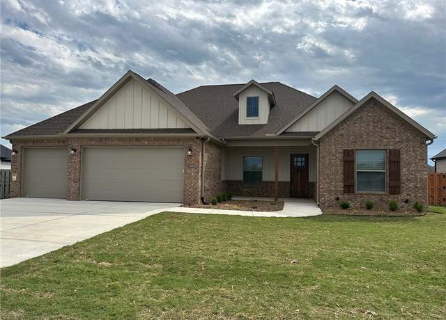 Property at 7899 Via Roma Ave, Springdale, AR 72762, 4 beds, 3 baths