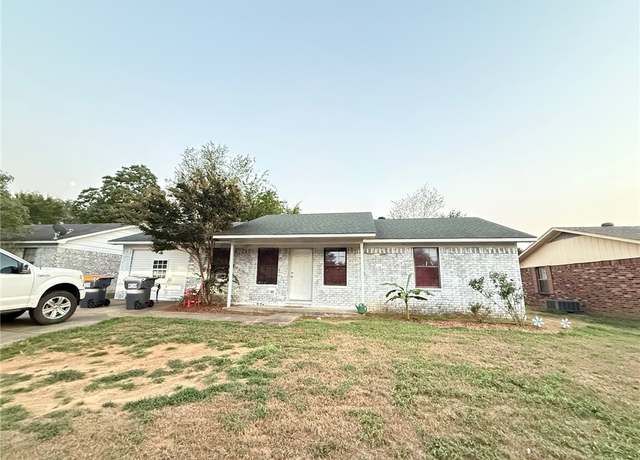 Property at 1306 E L St, Russellville, AR 72801, 3 beds, 1 bath